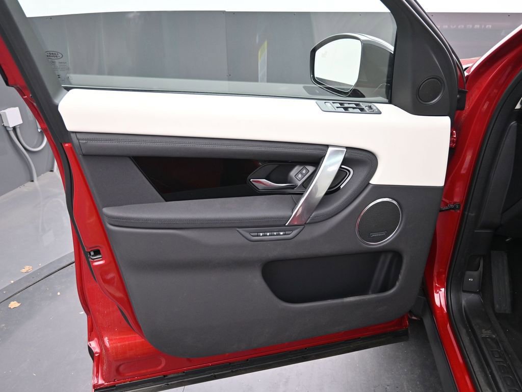 Used 2025 Land Rover Discovery Sport S image 19