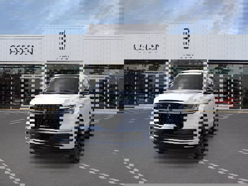 New 2025 Lincoln Navigator Reserve w/ Jet Appearance Package image 2