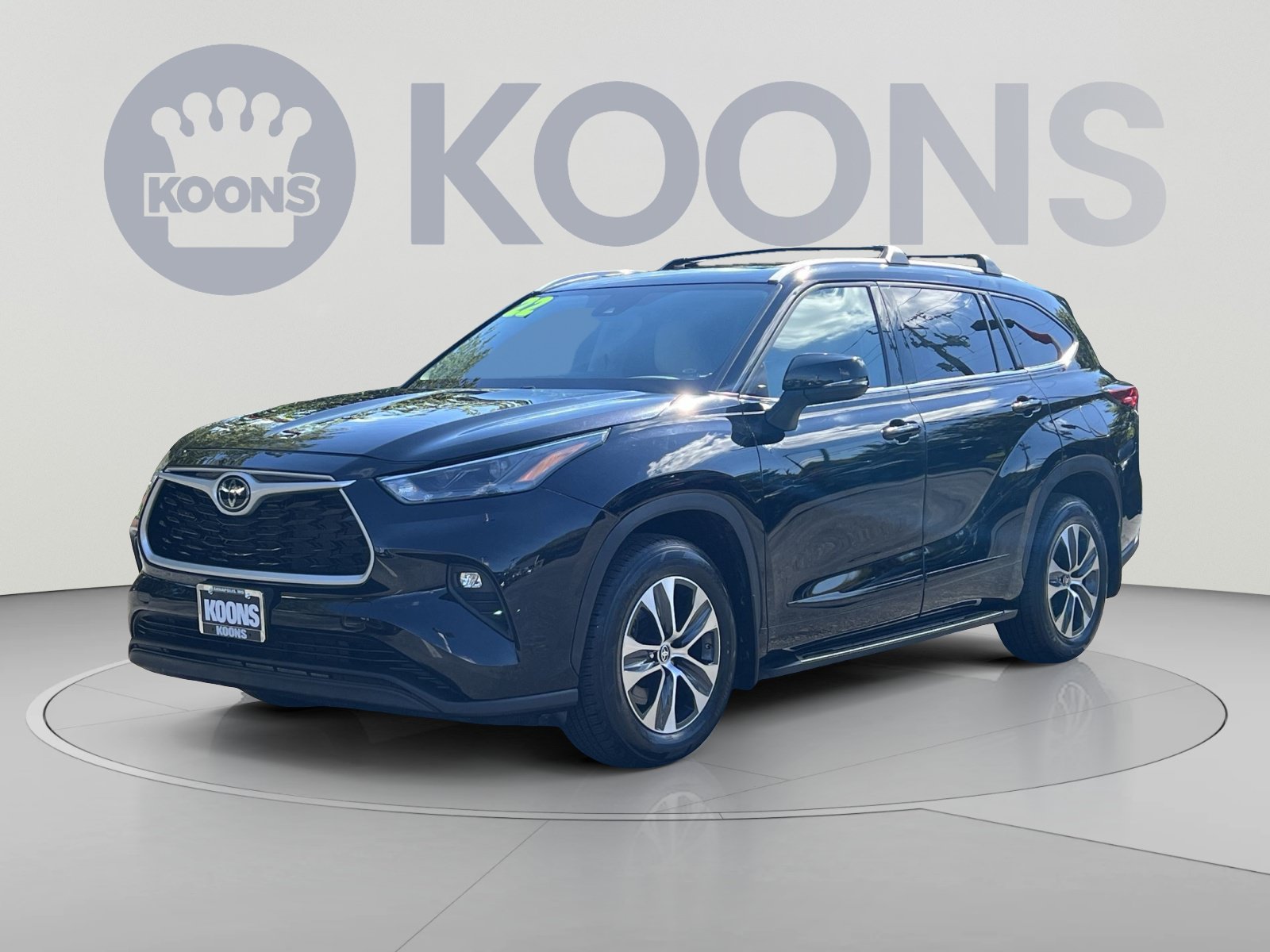 Used 2022 Toyota Highlander XLE AWD/4WD image 4