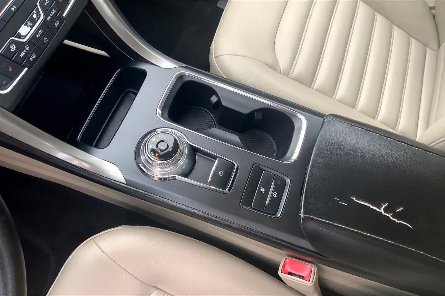 Used 2020 Ford Fusion SEL FWD image 17