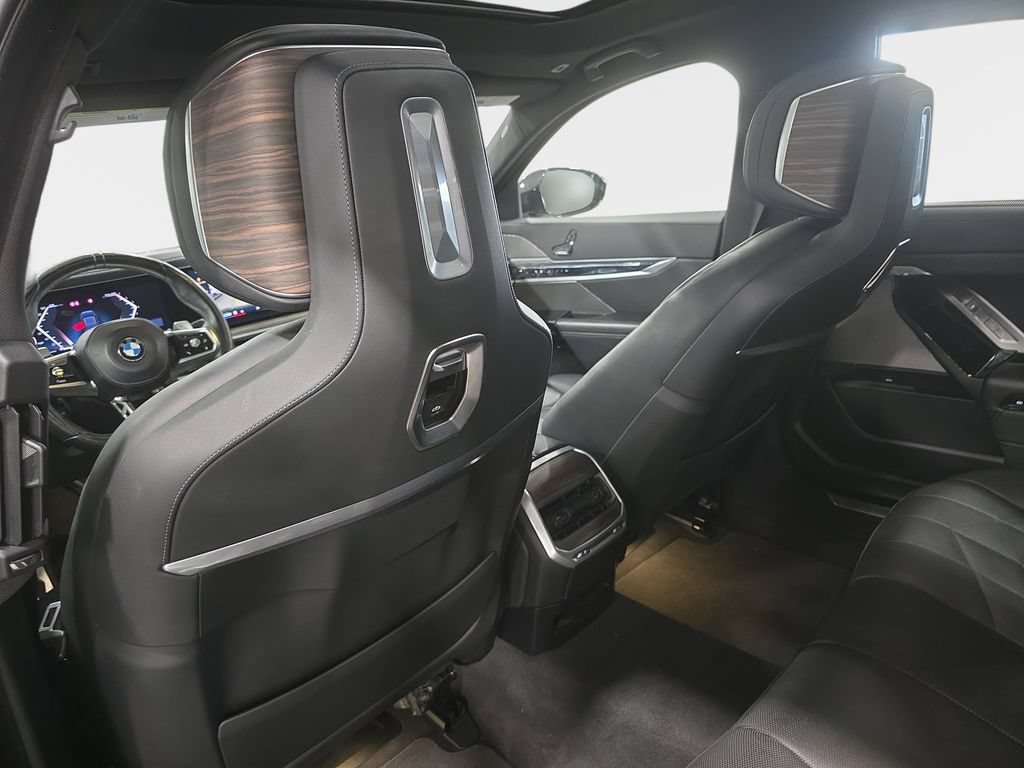 Certified 2023 BMW 760i xDrive AWD/4WD image 9