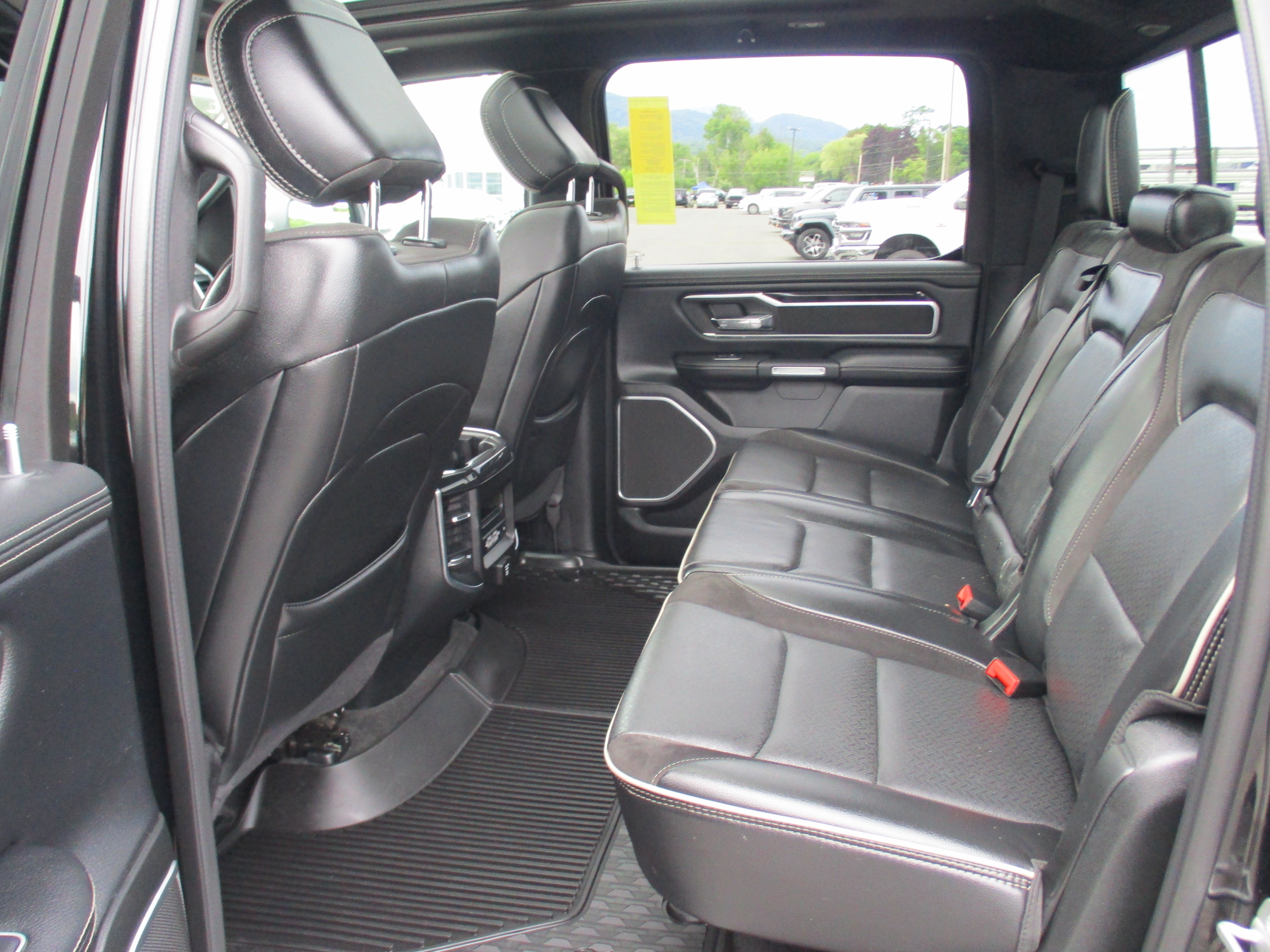 Used 2020 RAM 1500 Laramie AWD/4WD image 13