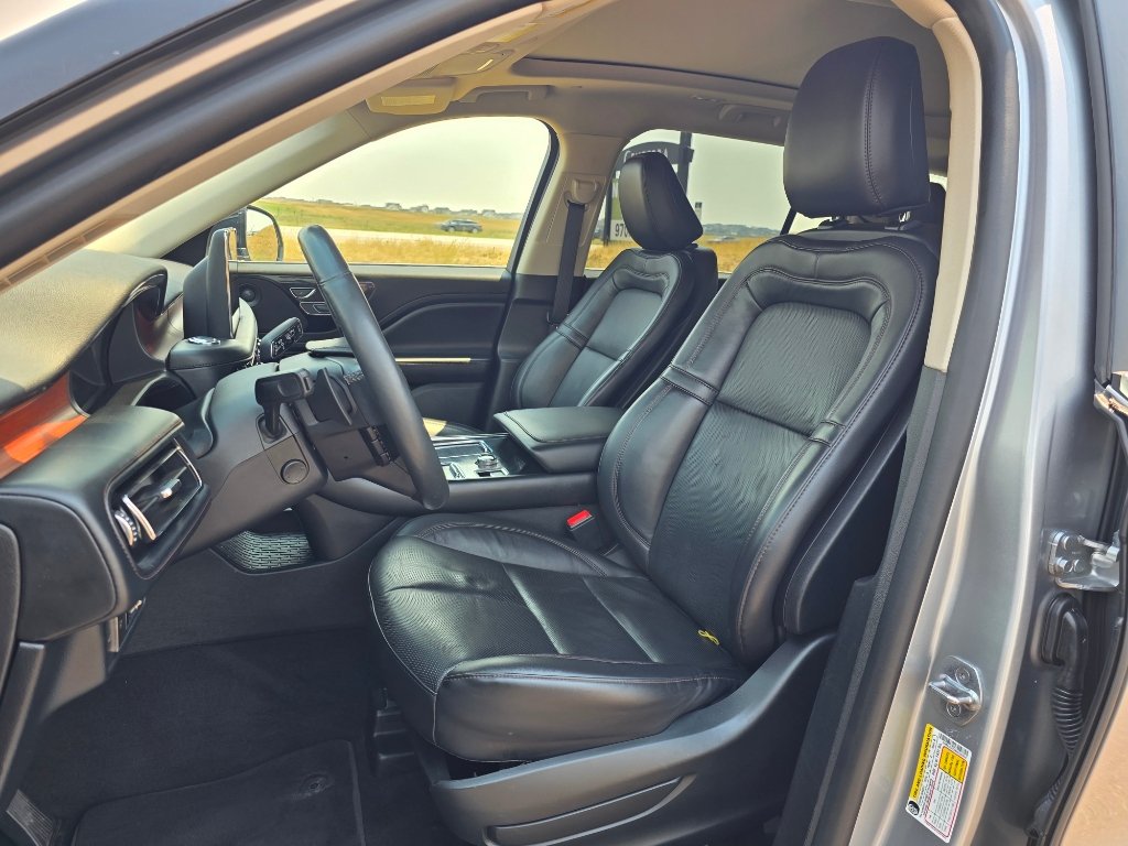 Used 2022 Lincoln Aviator Reserve w/ Equipment Group 201A AWD/4WD image 13