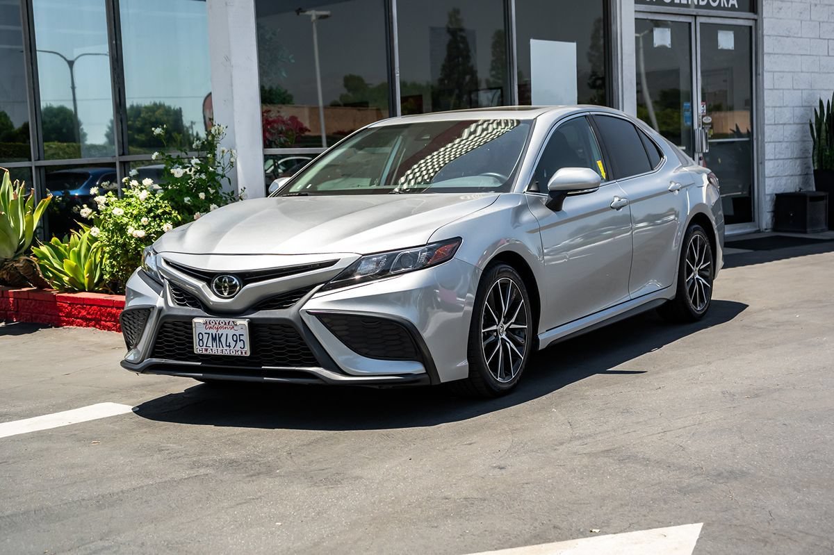 Used 2022 Toyota Camry SE w/ Convenience Package FWD image 1