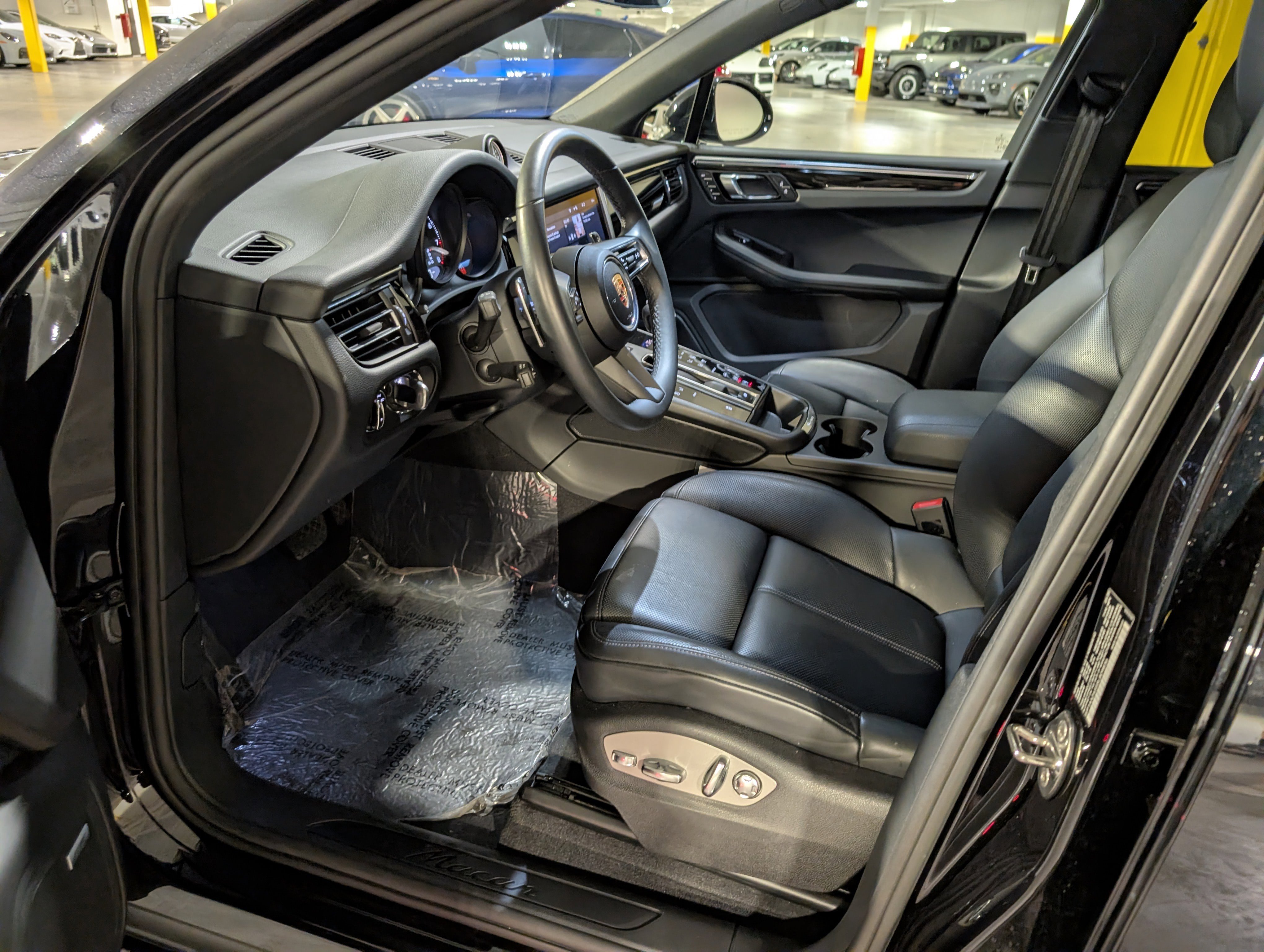Certified 2025 Porsche Macan image 26