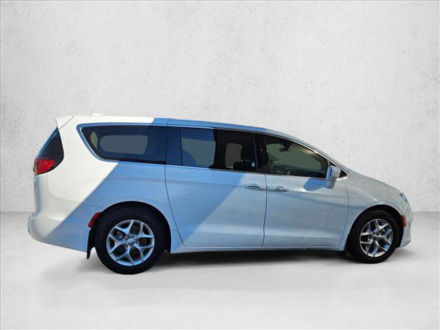 Used 2019 Chrysler Pacifica Touring Plus w/ Tire & Wheel Group video 4