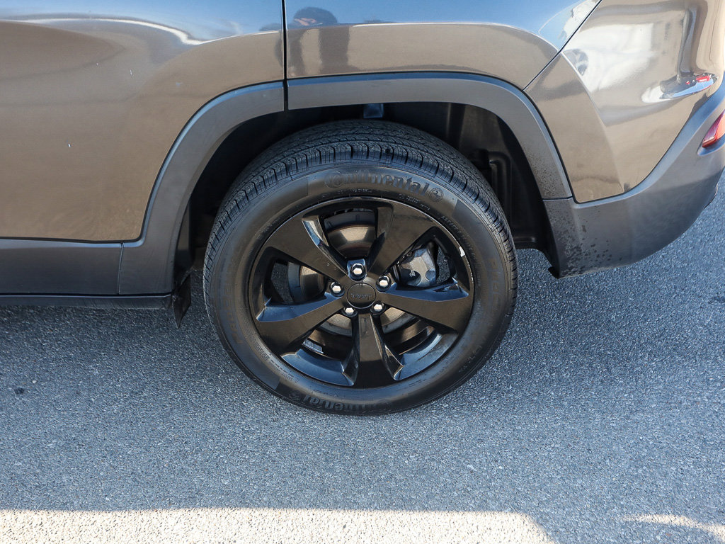 Used 2017 Jeep Cherokee Sport image 10