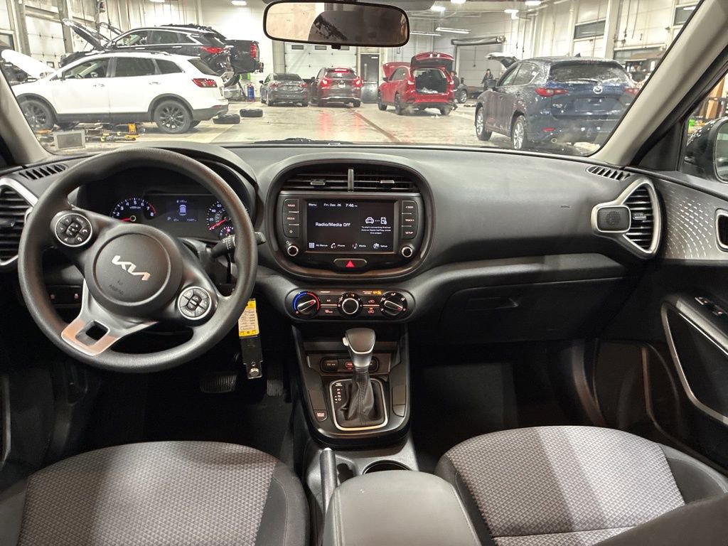 Used 2022 Kia Soul LX image 17