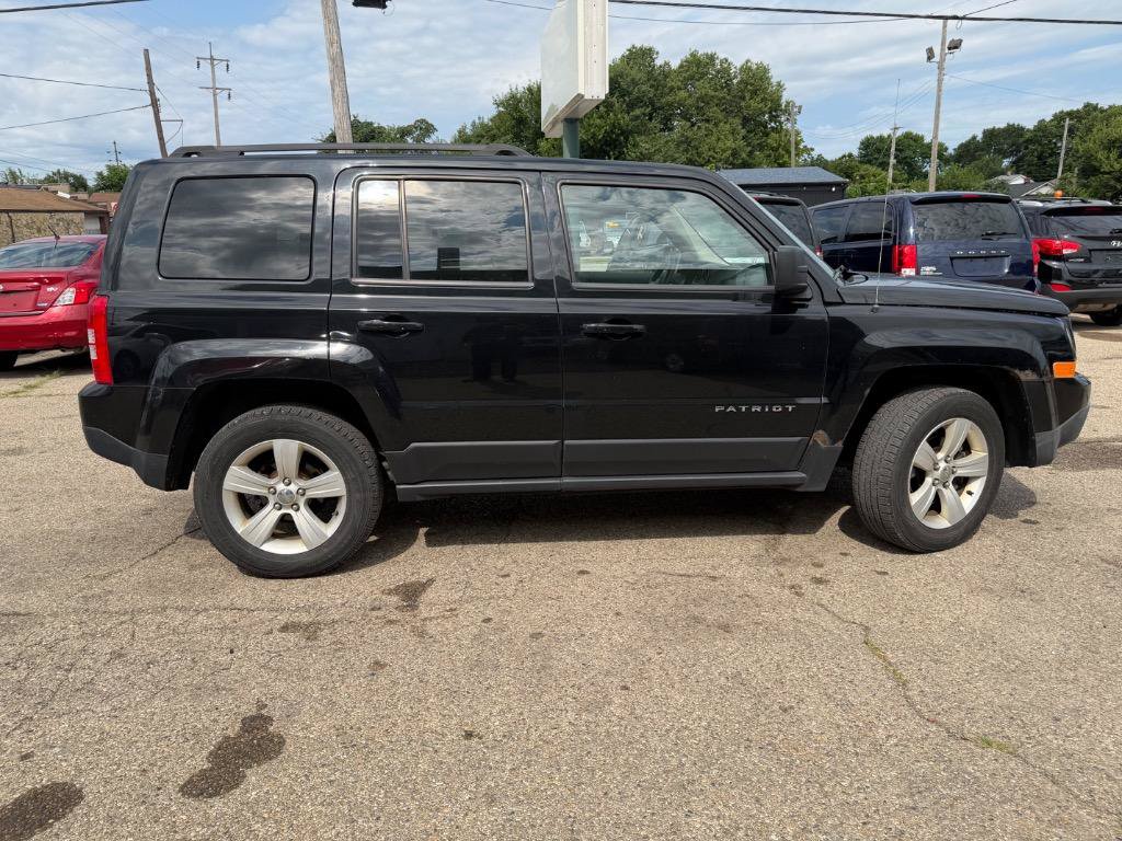 Used 2014 Jeep Patriot Latitude AWD/4WD image 4