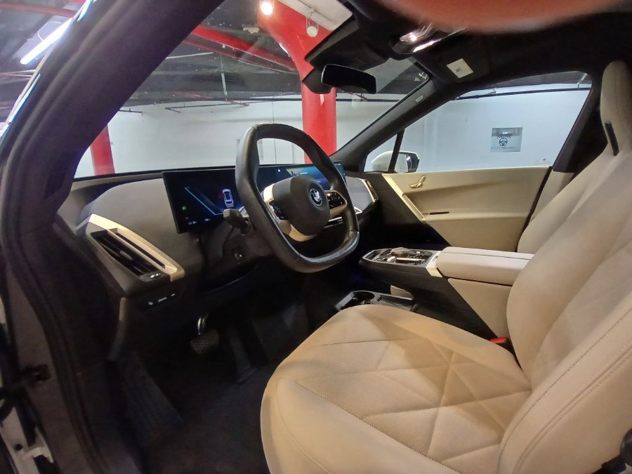 Used 2023 BMW iX xDrive50 w/ Sport Package image 7