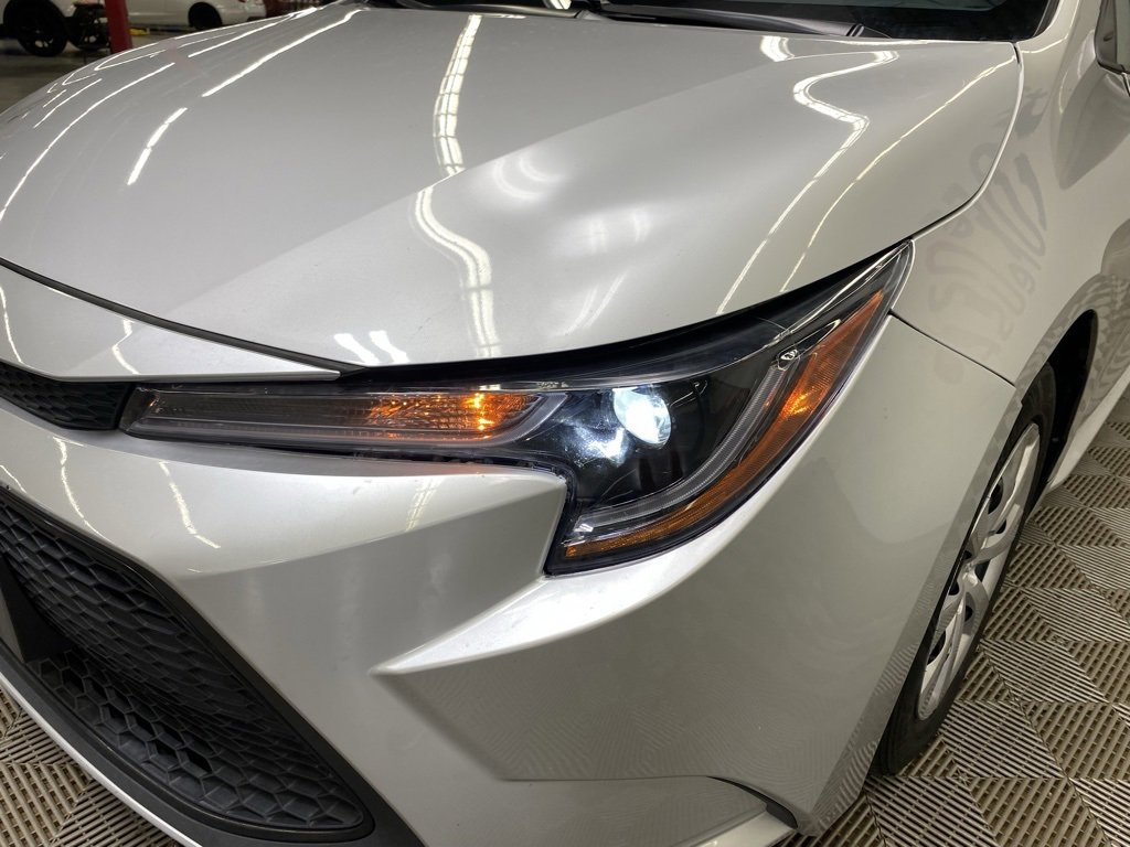 Used 2022 Toyota Corolla LE image 3