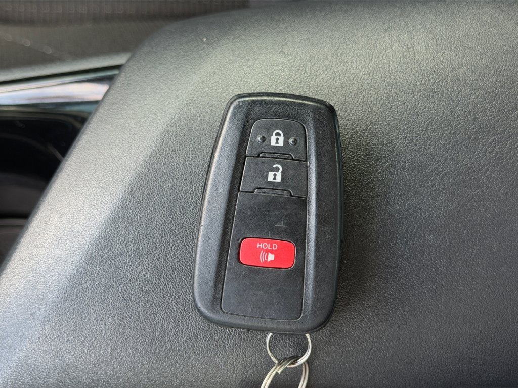 Used 2019 Toyota C-HR XLE FWD image 32