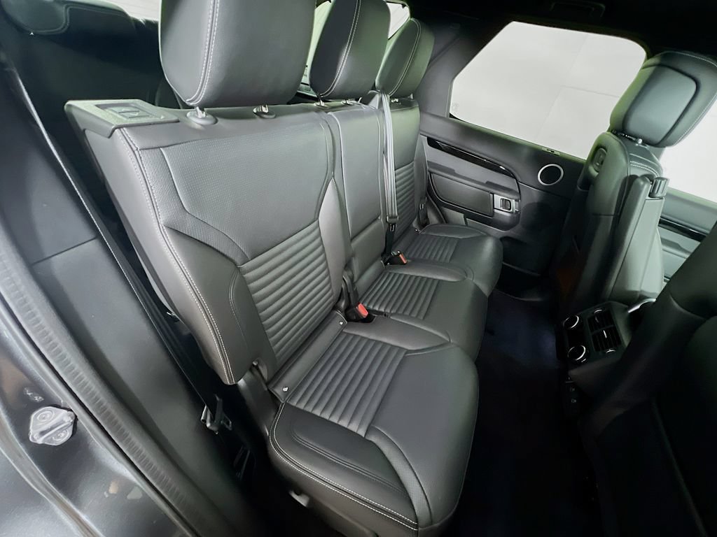 Certified 2025 Land Rover Discovery S AWD/4WD image 30
