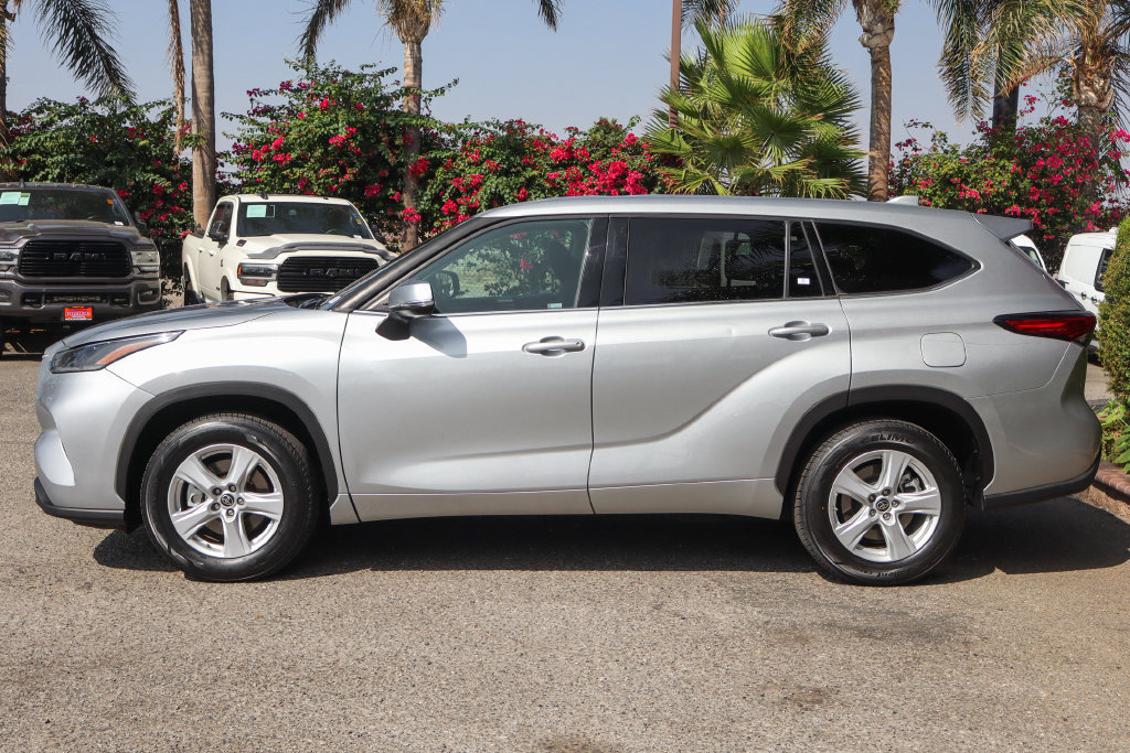 Used 2021 Toyota Highlander L FWD image 5