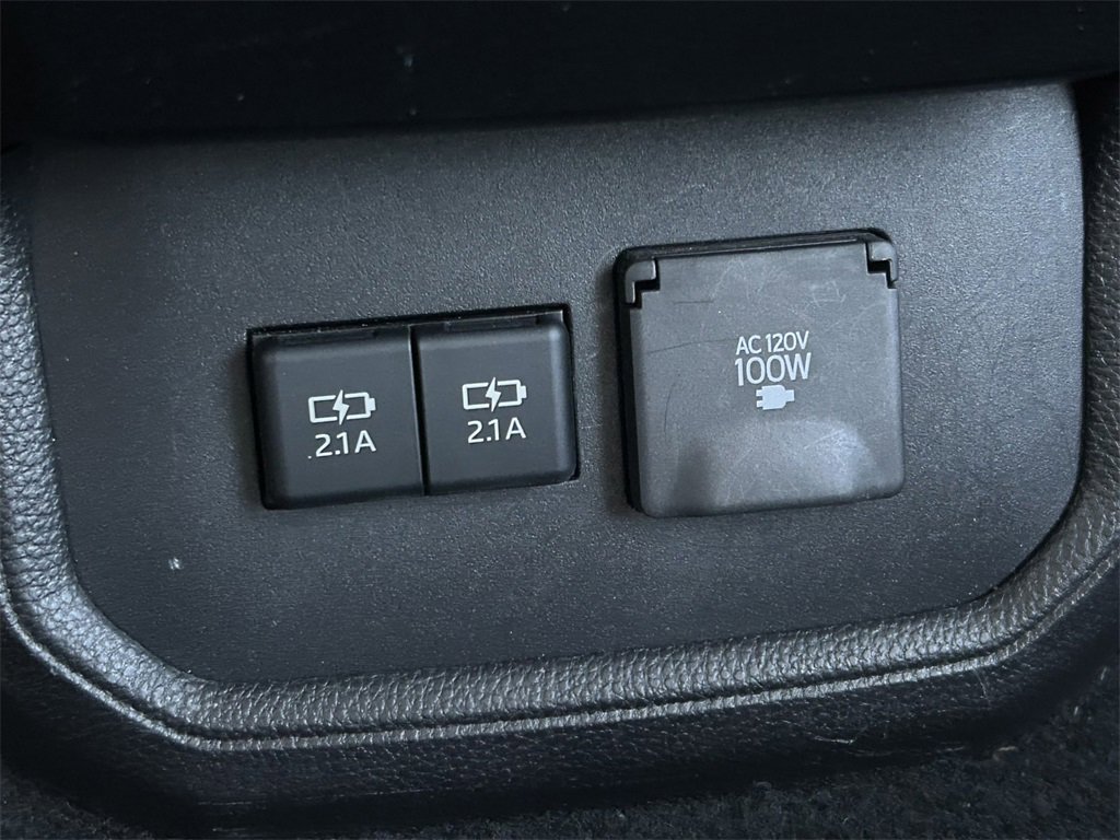 Used 2020 Toyota Highlander Limited image 24