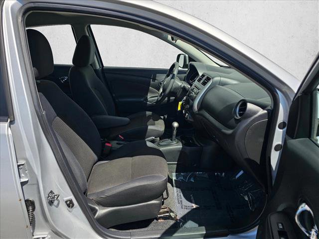 Used 2013 Nissan Versa SV FWD image 10