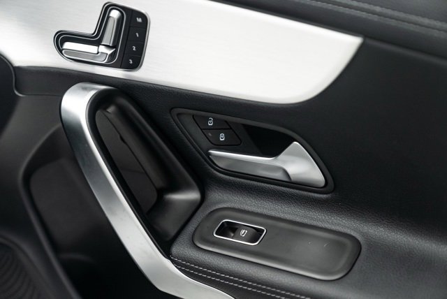 Used 2025 Mercedes-Benz CLA 250 image 32