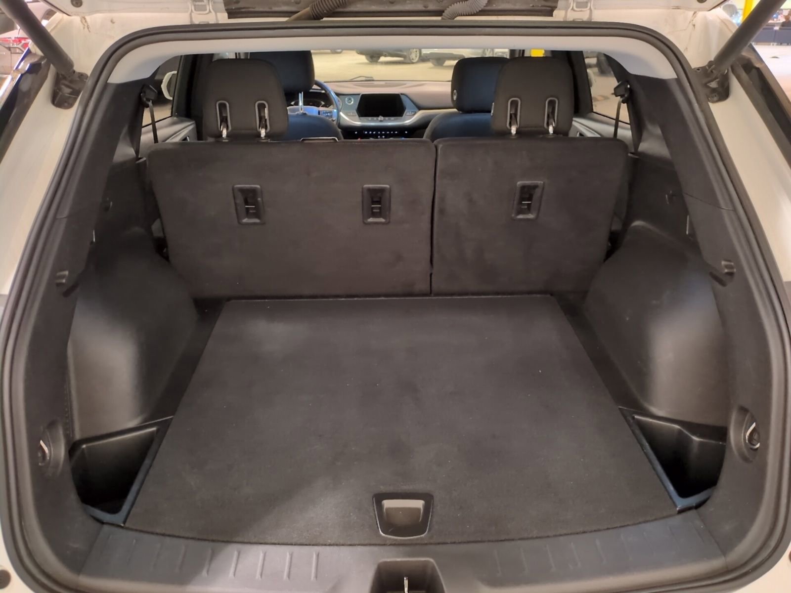 Used 2020 Chevrolet Blazer LT image 13