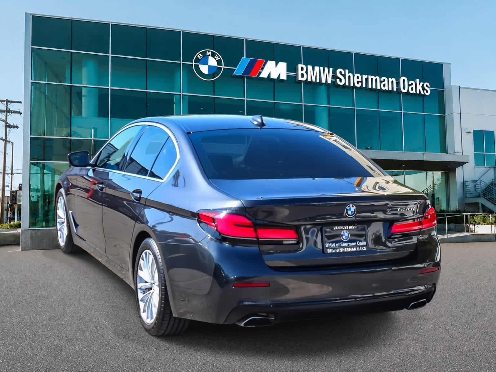 Used 2023 BMW 530i w/ Premium Package RWD image 6