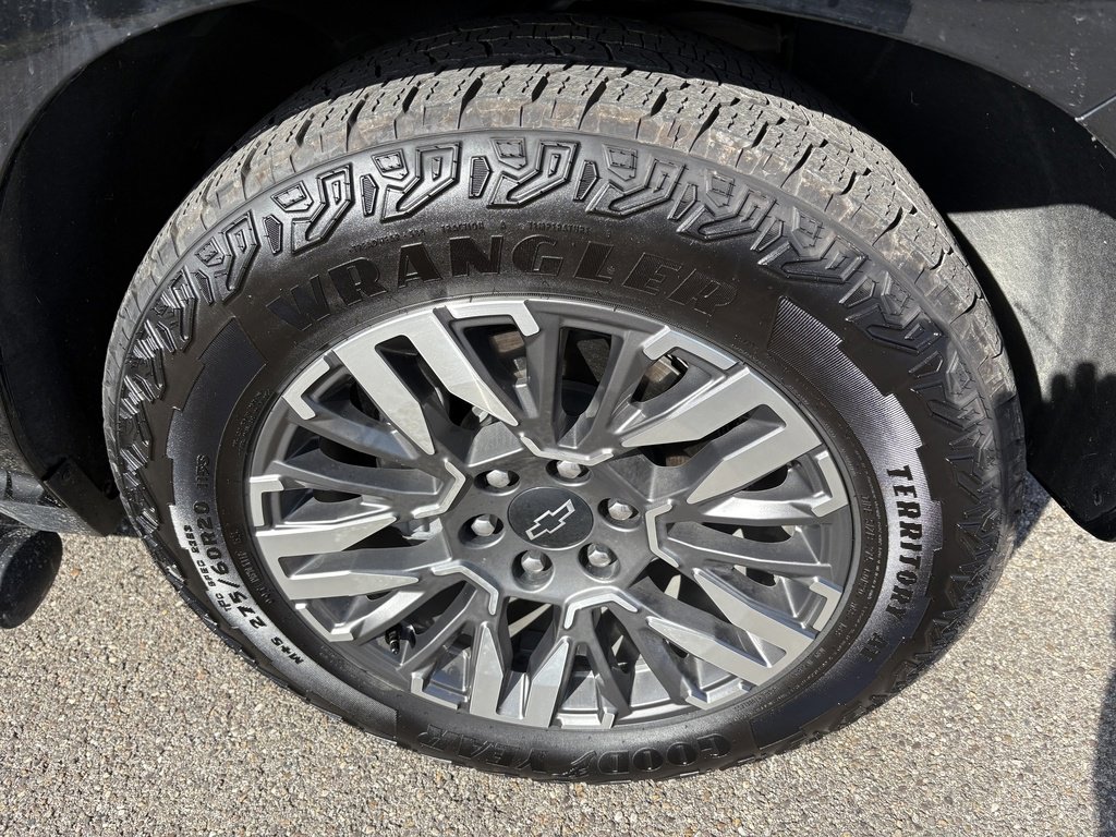 Used 2025 Chevrolet Tahoe Z71 w/ Z71 Off-Road Package image 14