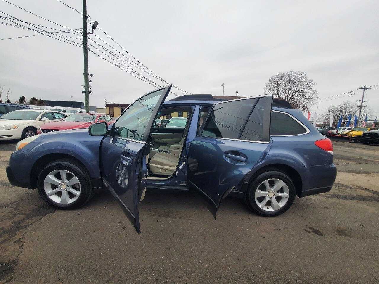 Used 2014 Subaru Outback 2.5i Premium AWD/4WD image 9