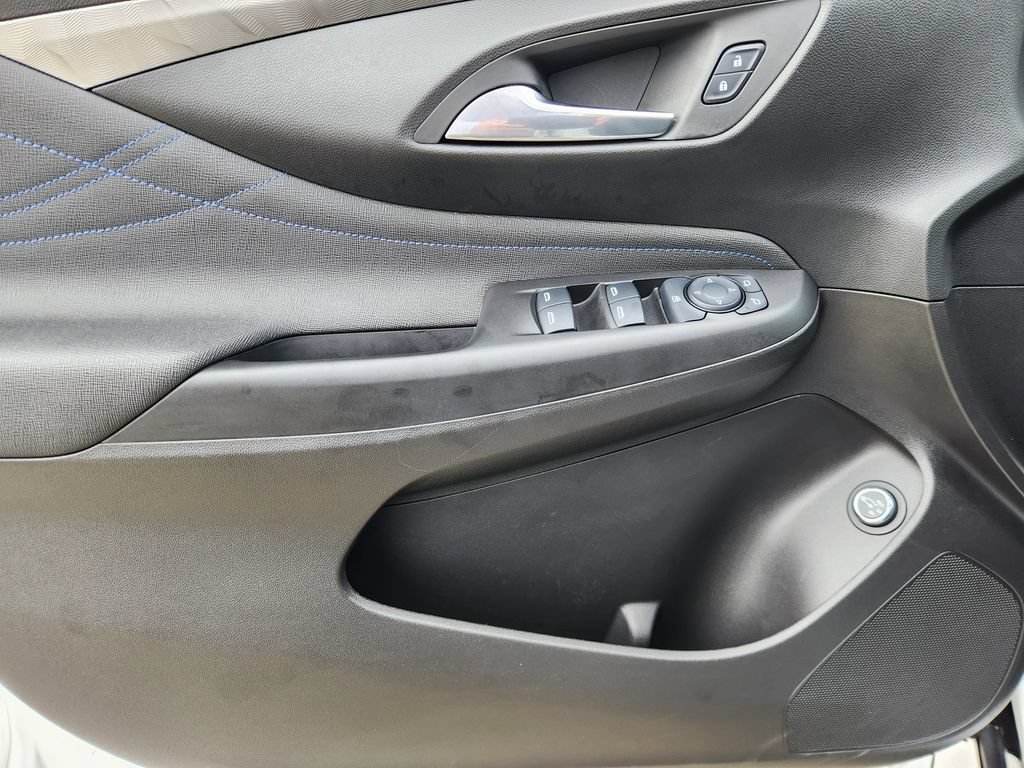 Used 2025 Buick Envista Sport Touring w/ Convenience II Package FWD image 21