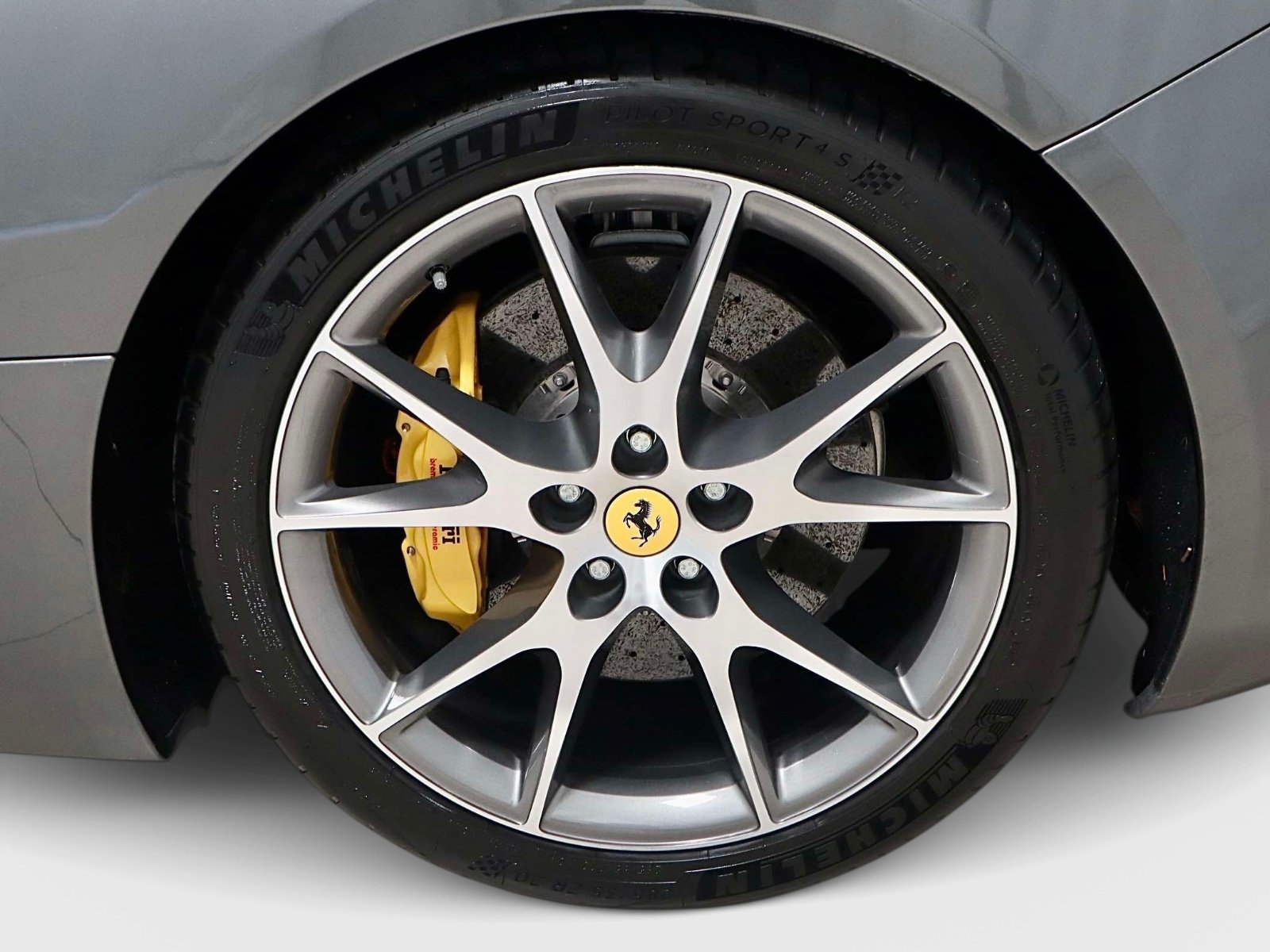 Used 2011 Ferrari California RWD image 9