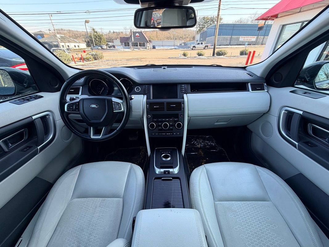 Used 2017 Land Rover Discovery Sport SE image 19