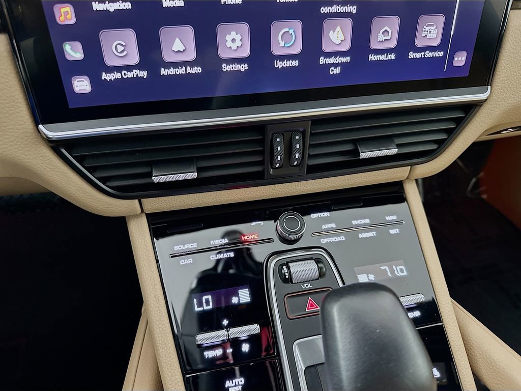 Certified 2022 Porsche Cayenne Platinum Edition image 18