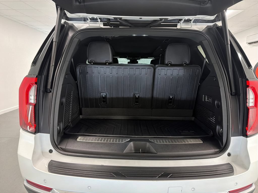 Used 2025 GMC Yukon Denali w/ Sun & Power Step Package AWD/4WD image 8