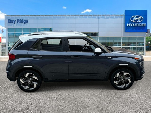 Used 2025 Hyundai Venue Limited FWD image 2