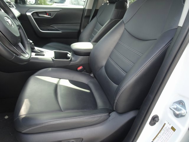 Used 2023 Toyota RAV4 XLE Premium image 7