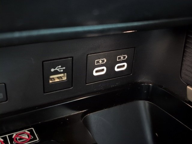 Used 2025 Toyota Camry SE image 29