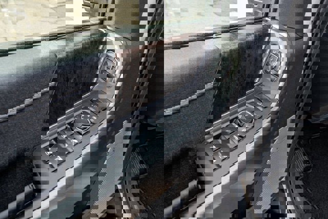 New 2026 Ford F250 Lariat w/ Black Appearance Package image 31