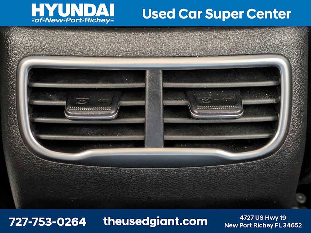 Used 2023 Hyundai Santa Fe SEL FWD image 16