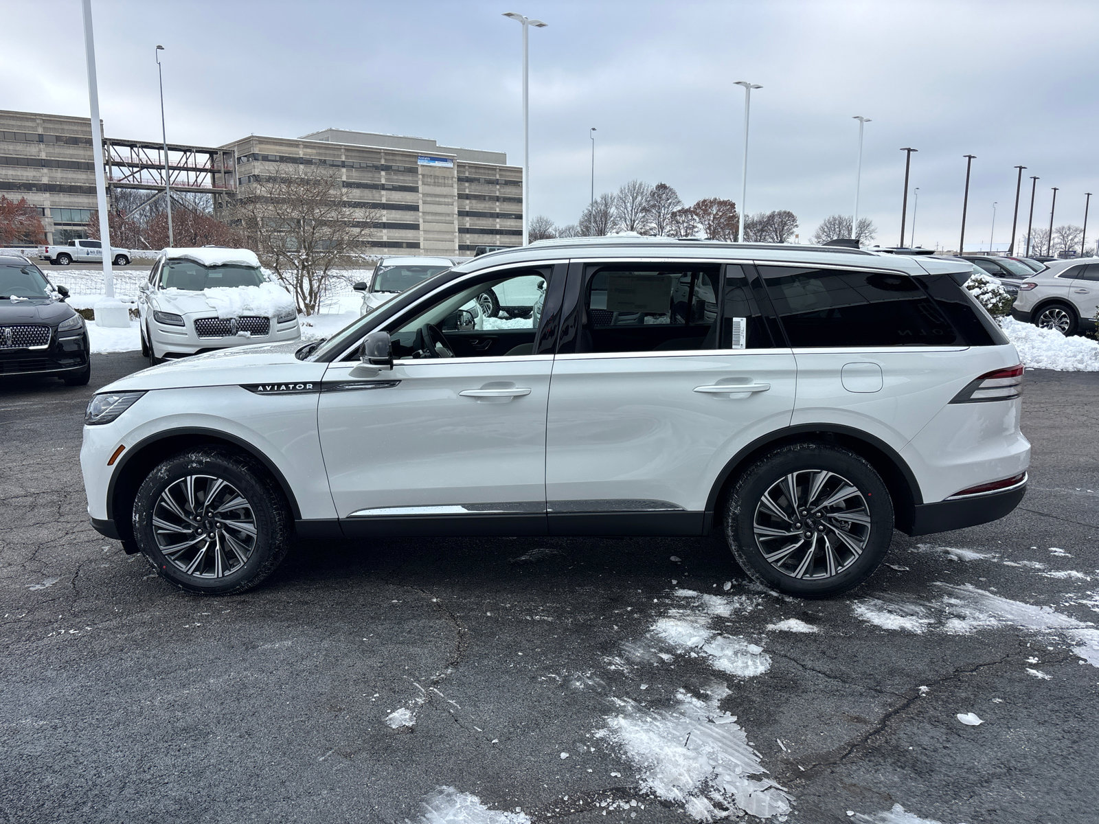 New 2026 Lincoln Aviator AWD image 4