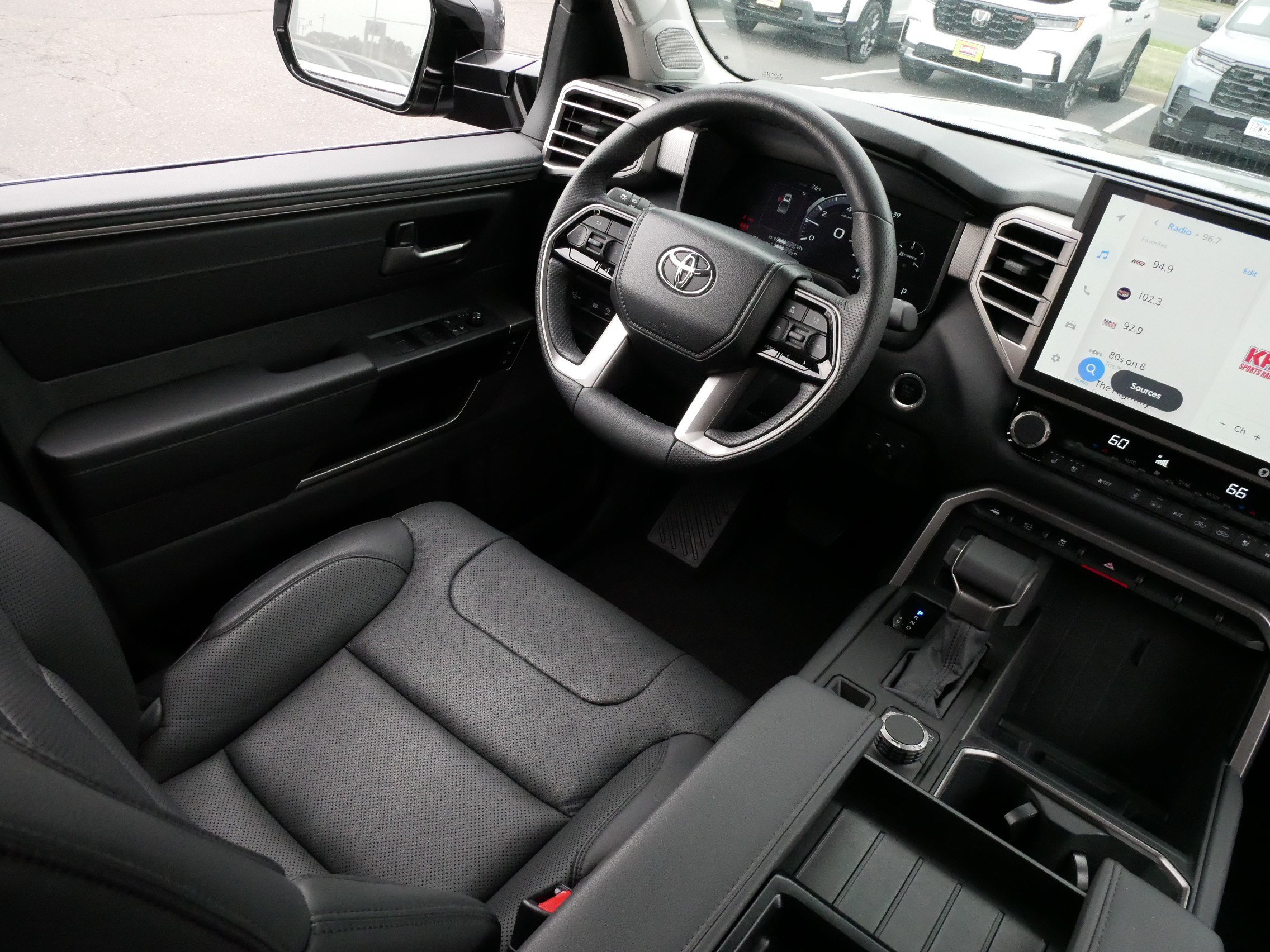 Used 2024 Toyota Tundra Limited AWD/4WD image 9