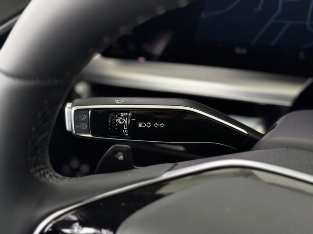 New 2025 Cadillac Lyriq Luxury image 25