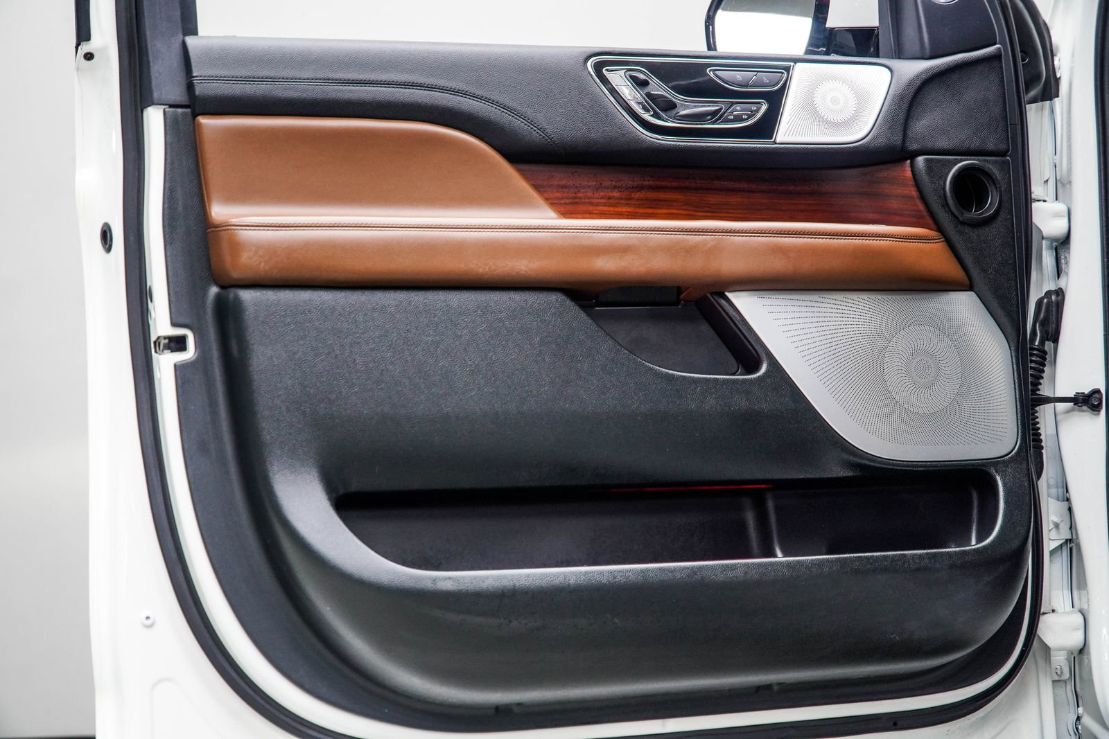 Used 2023 Lincoln Navigator Reserve AWD/4WD image 35