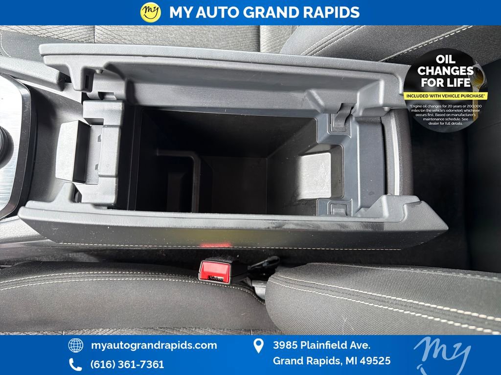 Used 2025 Nissan Rogue SV AWD/4WD image 24