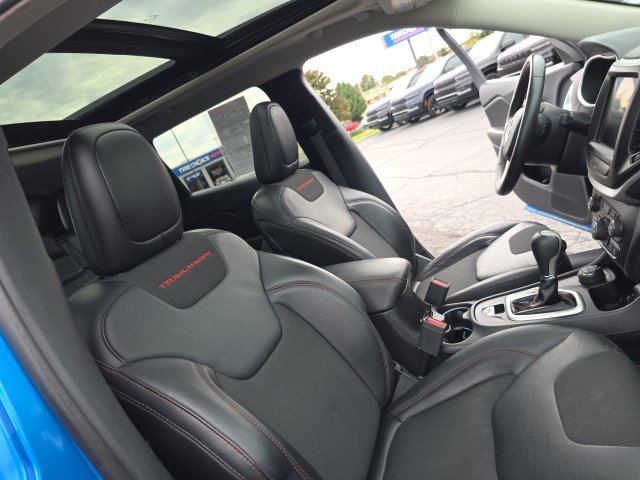 Used 2018 Jeep Cherokee Trailhawk w/ Comfort/Convenience Group AWD/4WD image 33