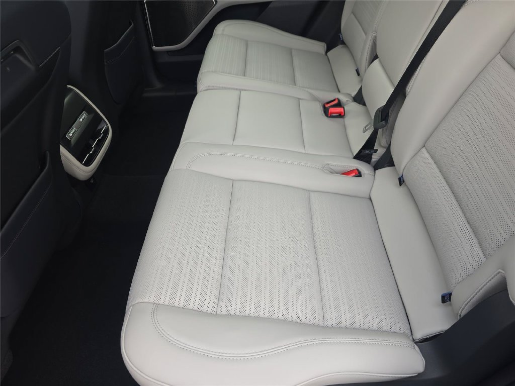 New 2026 Lincoln Nautilus Reserve AWD/4WD image 12