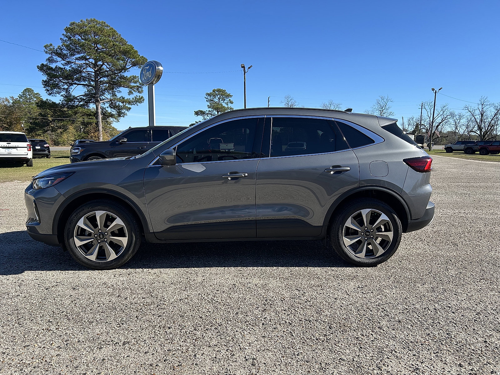 Used 2023 Ford Escape Platinum image 1