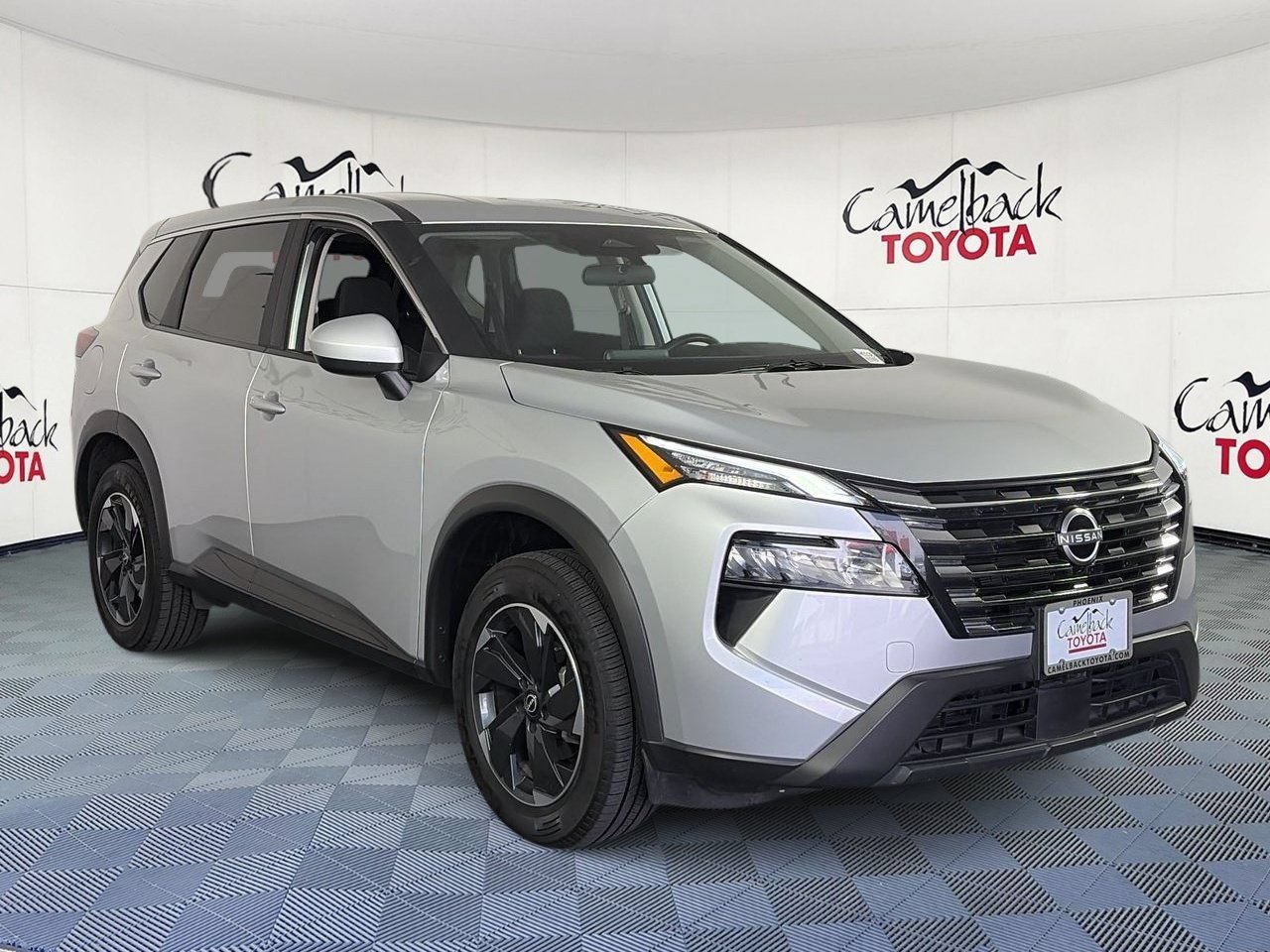 Used 2025 Nissan Rogue SV AWD/4WD image 3