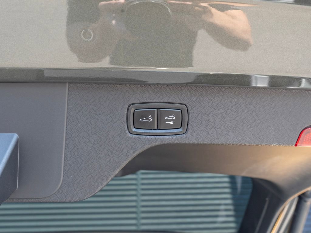 Used 2024 Porsche Macan 4 Electric image 37