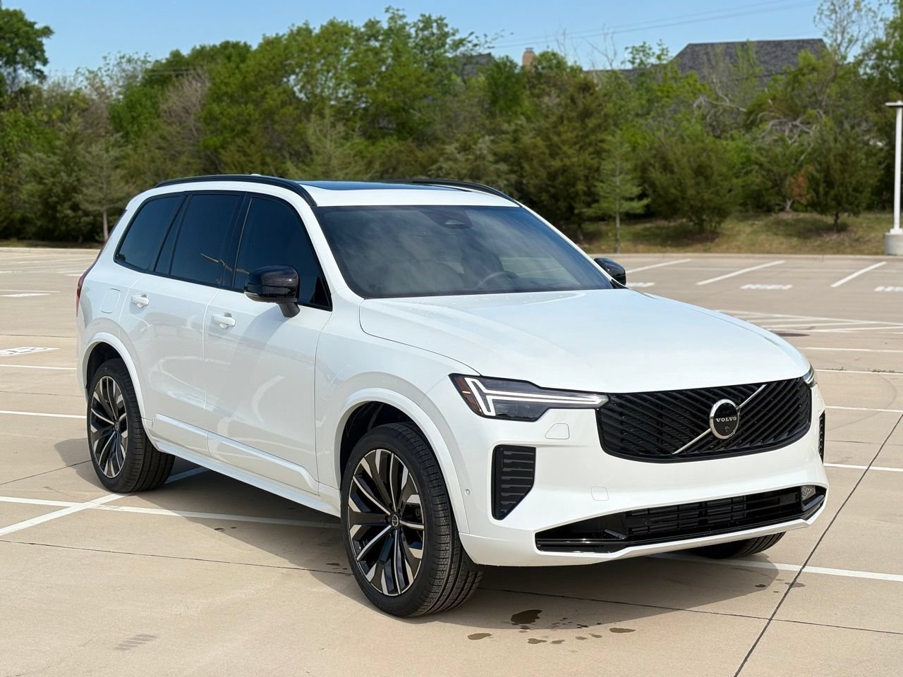 New 2026 Volvo XC90 T8 Ultra w/ Protection Package Premier image 4