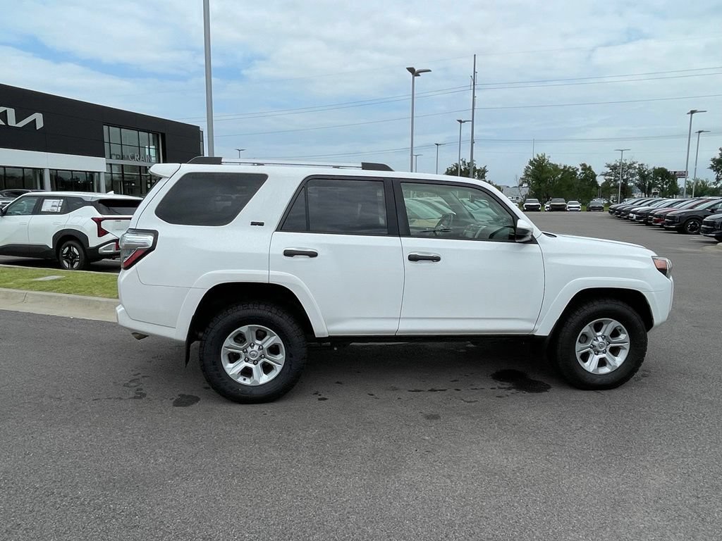 Used 2022 Toyota 4Runner SR5 AWD/4WD image 8
