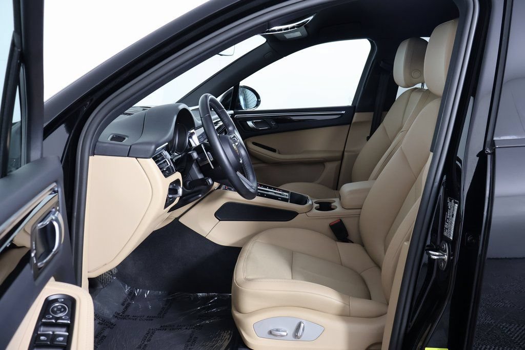 Used 2024 Porsche Macan AWD/4WD image 10