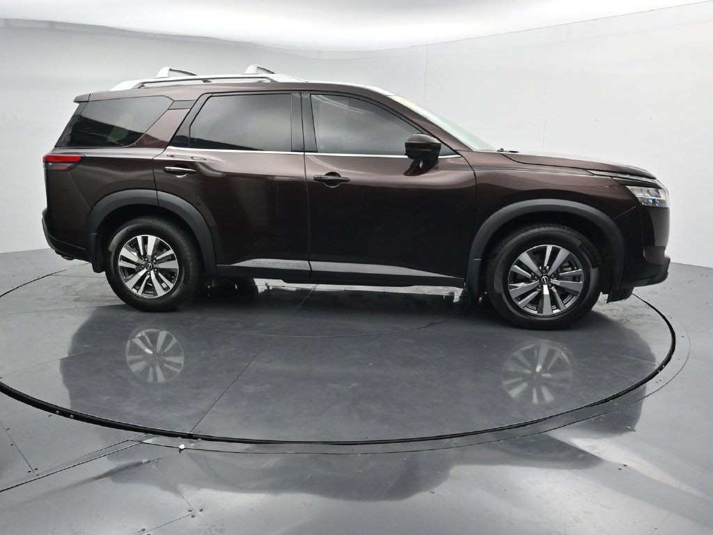 Used 2022 Nissan Pathfinder SL AWD/4WD image 9