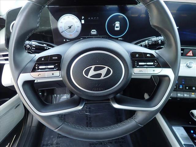 Used 2025 Hyundai Elantra Limited image 13